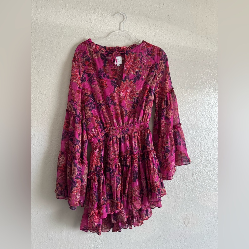 Misa Los Angeles Leeva Bell Sleeve Minidress in Fuschia Batik - Picture 5 of 6